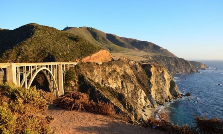 Golden Gate híd naplementében San Franciscóban egy nyugati parti USA körút végén